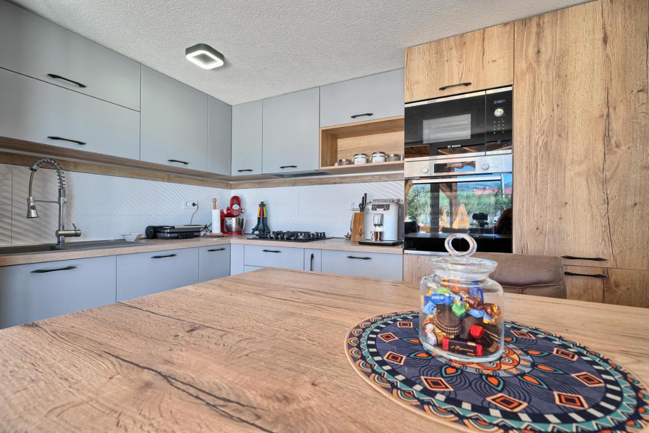 Apartments & Bungalows Ivanovic Kastela Ngoại thất bức ảnh