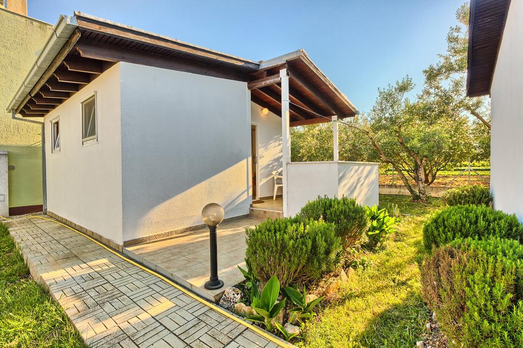 Apartments & Bungalows Ivanovic Kastela Ngoại thất bức ảnh