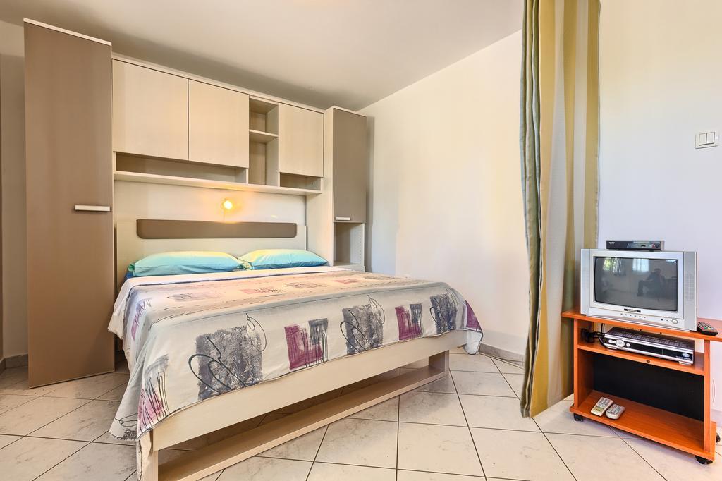 Apartments & Bungalows Ivanovic Kastela Ngoại thất bức ảnh