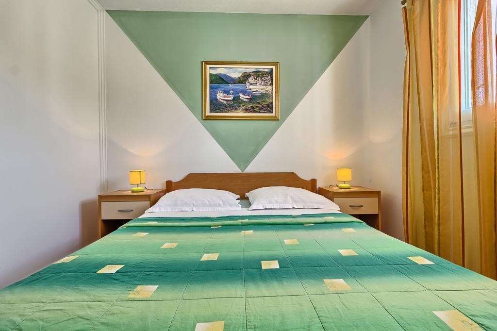 Apartments & Bungalows Ivanovic Kastela Ngoại thất bức ảnh