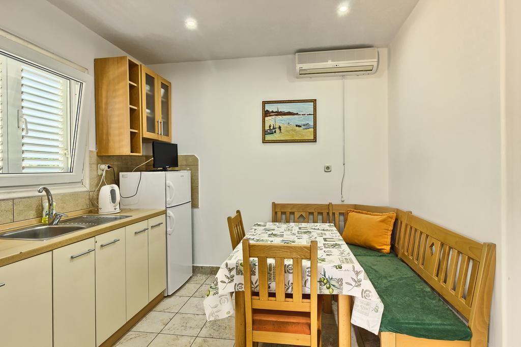 Apartments & Bungalows Ivanovic Kastela Ngoại thất bức ảnh