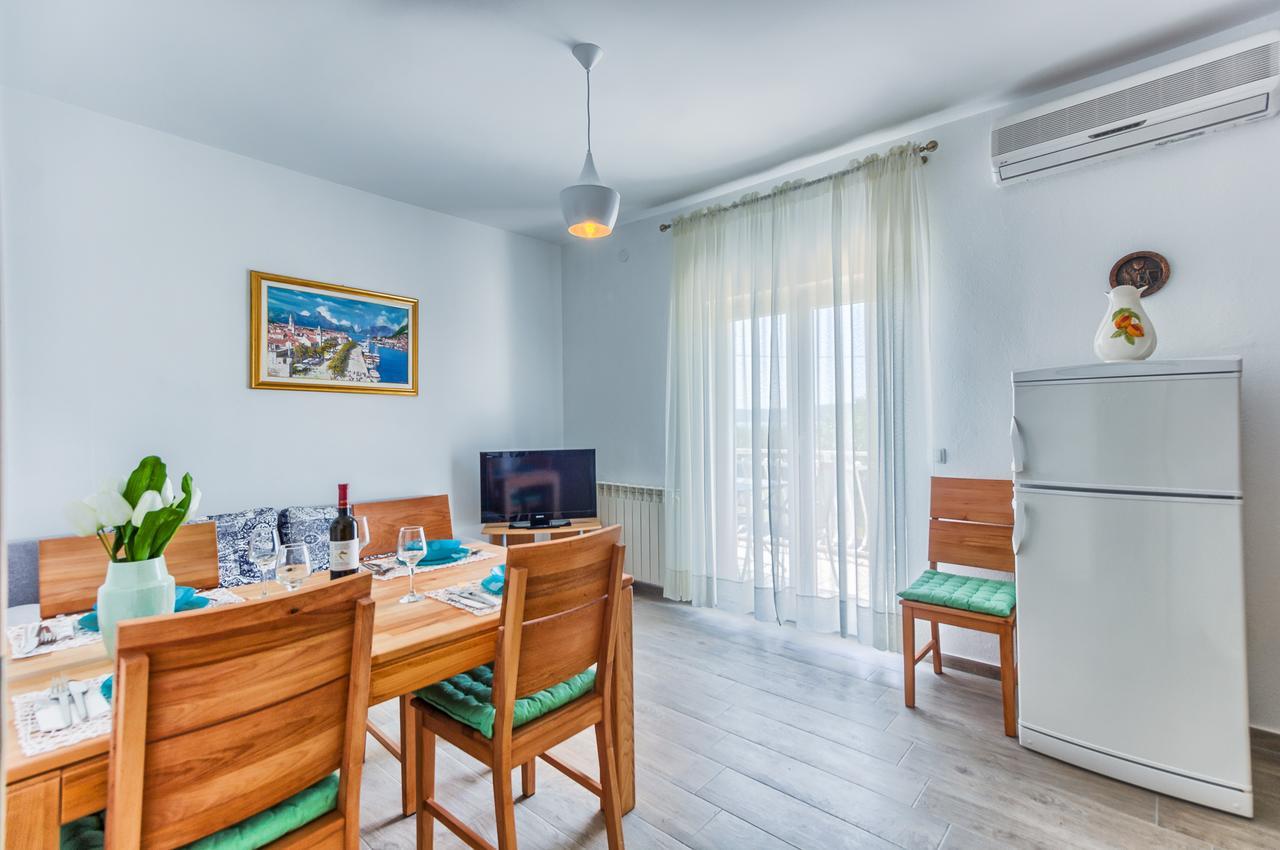 Apartments & Bungalows Ivanovic Kastela Ngoại thất bức ảnh