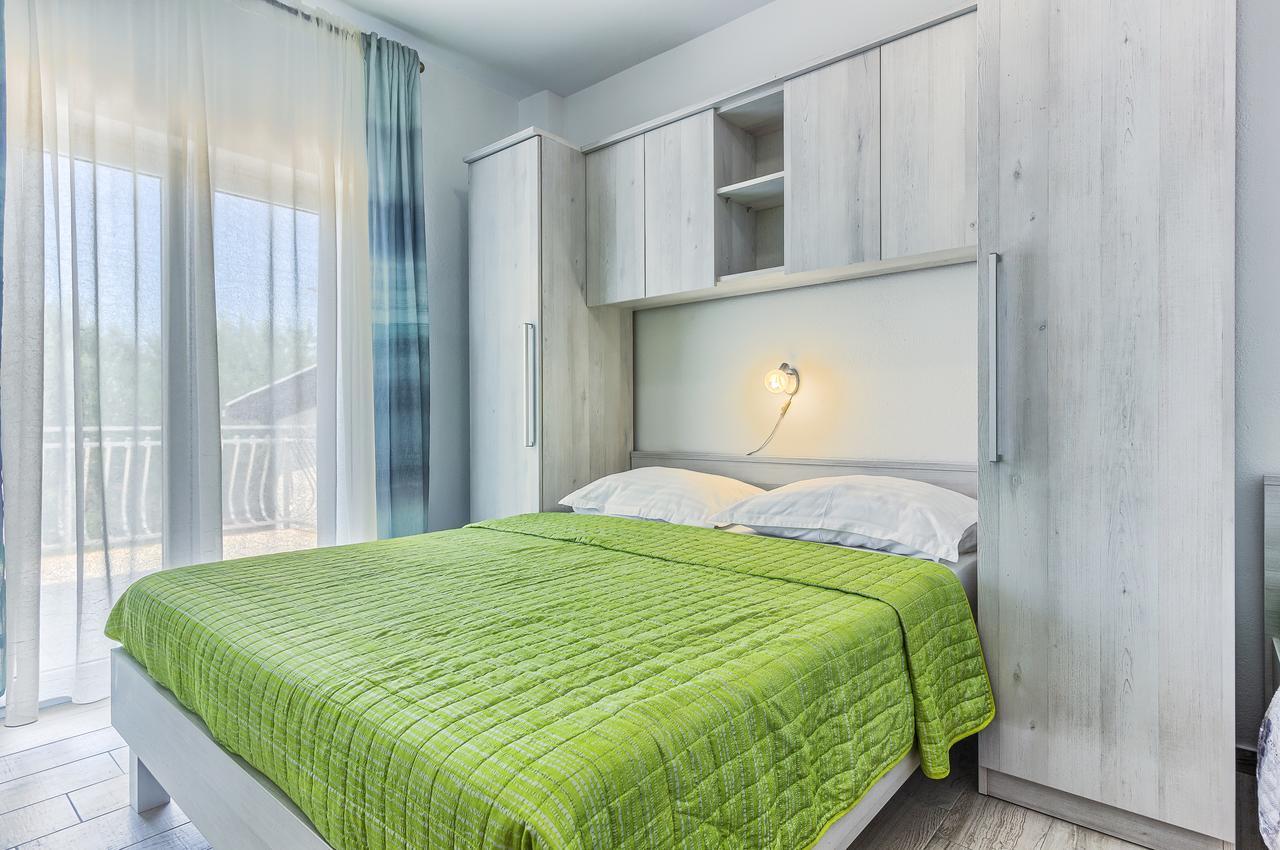 Apartments & Bungalows Ivanovic Kastela Ngoại thất bức ảnh