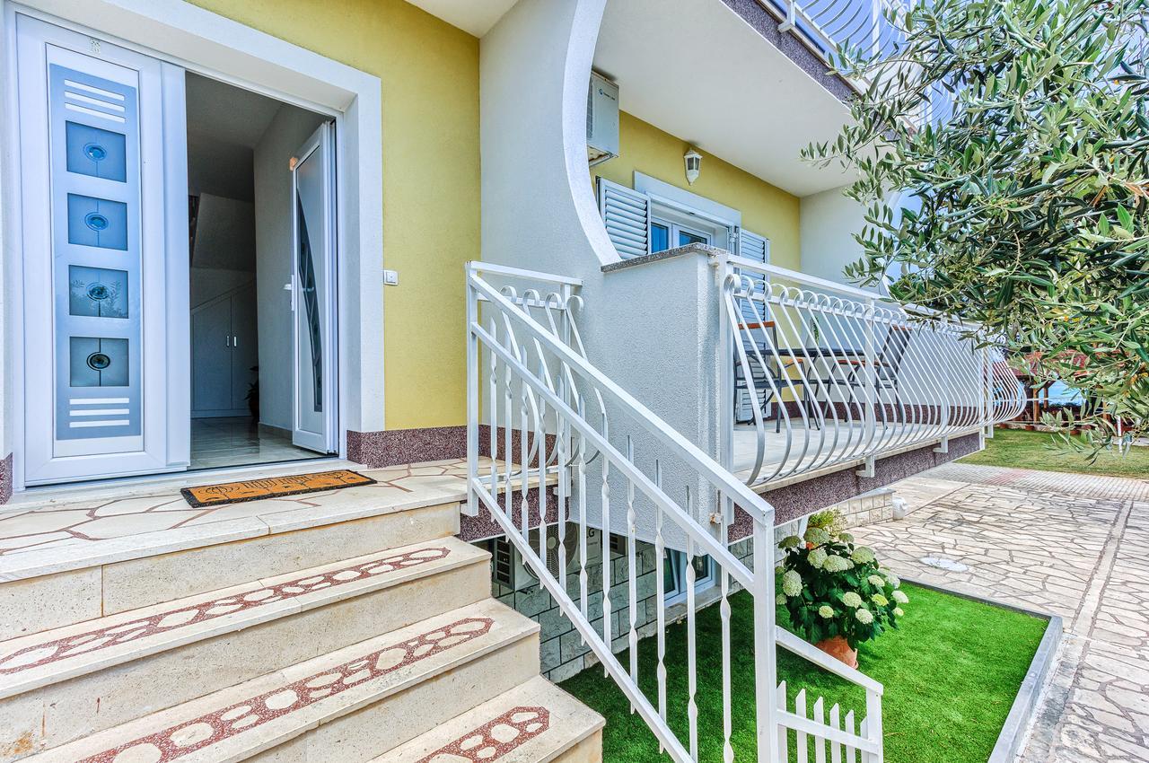 Apartments & Bungalows Ivanovic Kastela Ngoại thất bức ảnh