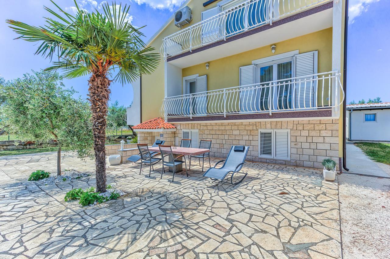 Apartments & Bungalows Ivanovic Kastela Ngoại thất bức ảnh